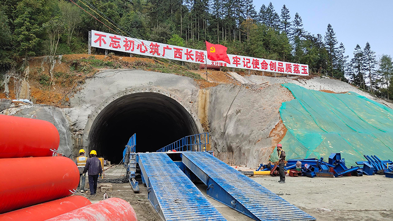 藍海智裝LTYQ12B移動棧橋助力廣西長隧文圩隧道建設